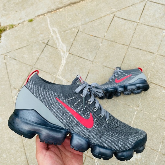 Nike Vapormax - Picture 2 of 8